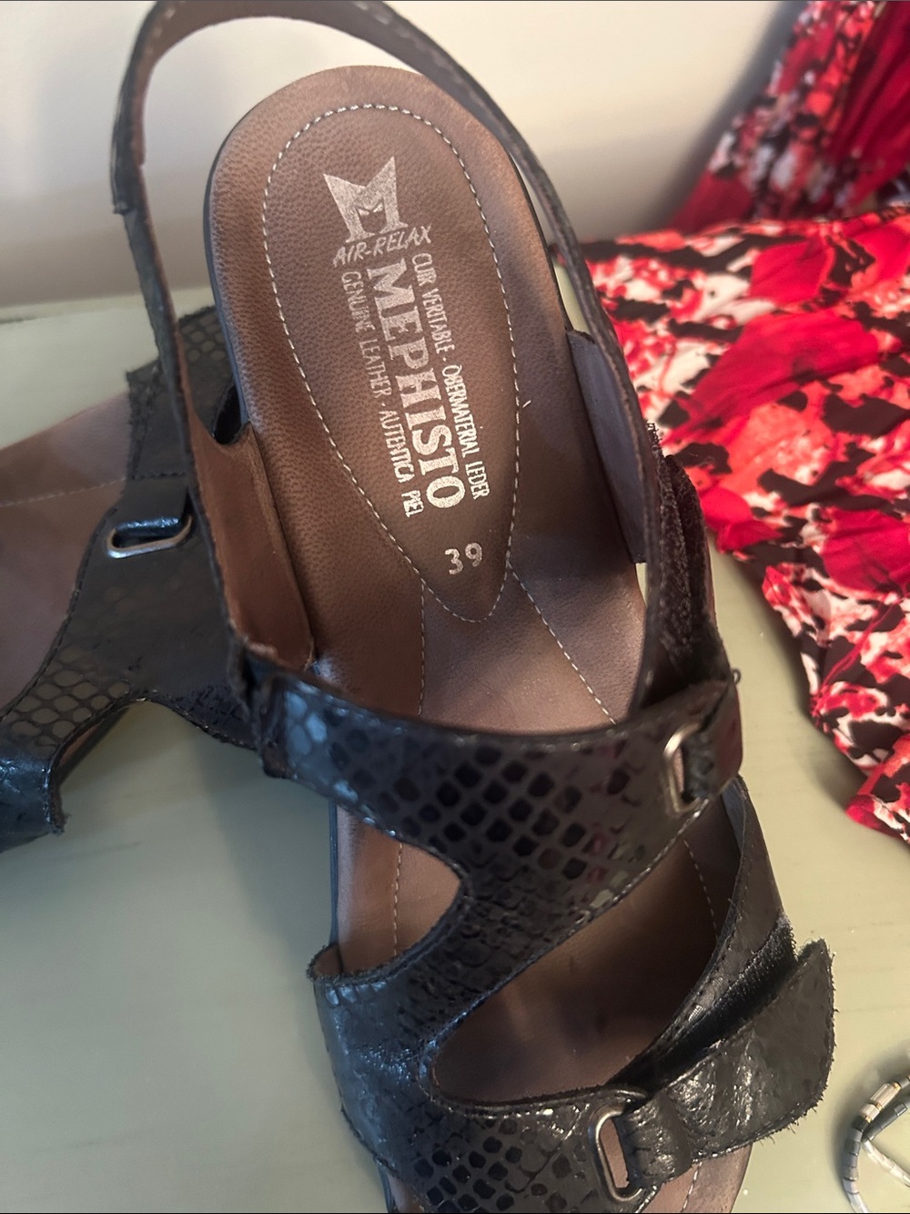 Mephisto Women's Black Textured Leather Slingback Sandals